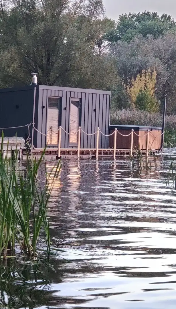 SocialSauna - pływająca sauna i jacuzzi na jeziorze Ełckim, zdjęcie nr 1